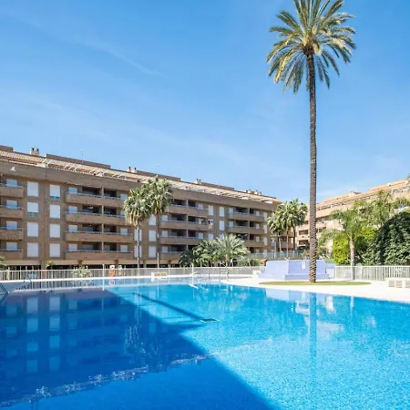 Apartment & Pool - Modern Flat Near The Port With Parking