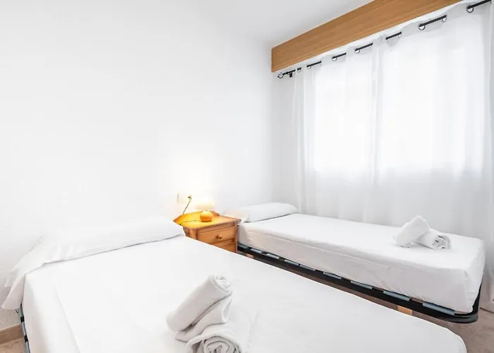 Apartment & Pool - Modern Flat Near The Port With Parking