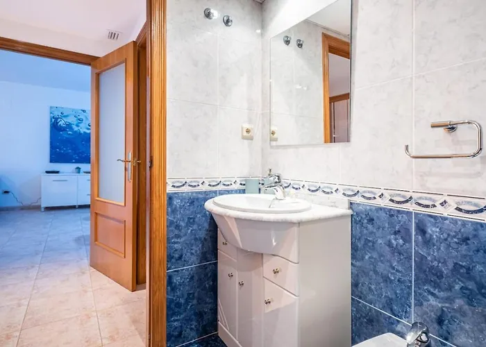 Apartment & Pool - Modern Flat Near The Port With Parking