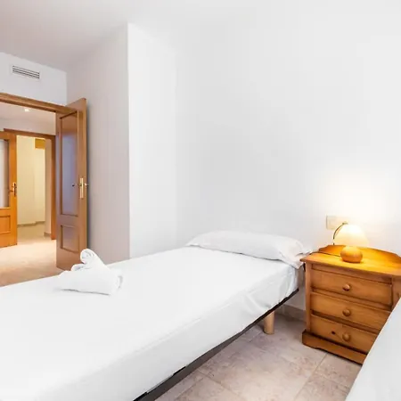 Daire & Pool - Modern Flat Near The Port With Parking