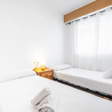 Daire & Pool - Modern Flat Near The Port With Parking