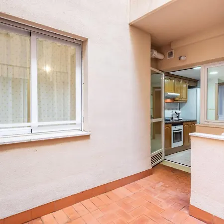 & Pool - Modern Flat Near The Port With Parking *