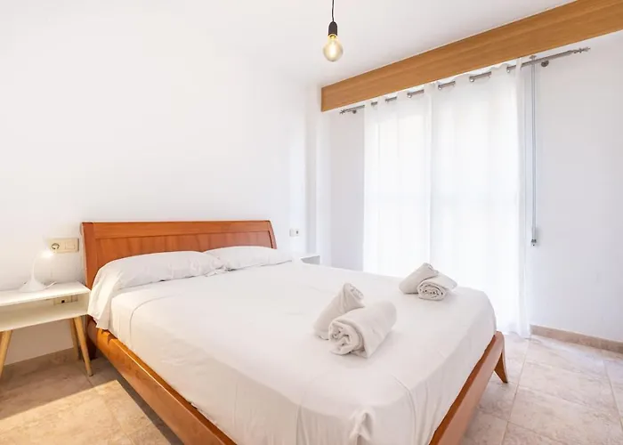 شقة & Pool - Modern Flat Near The Port With Parking دينايا