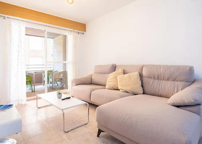 & Pool - Modern Flat Near The Port With Parking دينايا