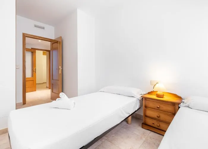 شقة & Pool - Modern Flat Near The Port With Parking