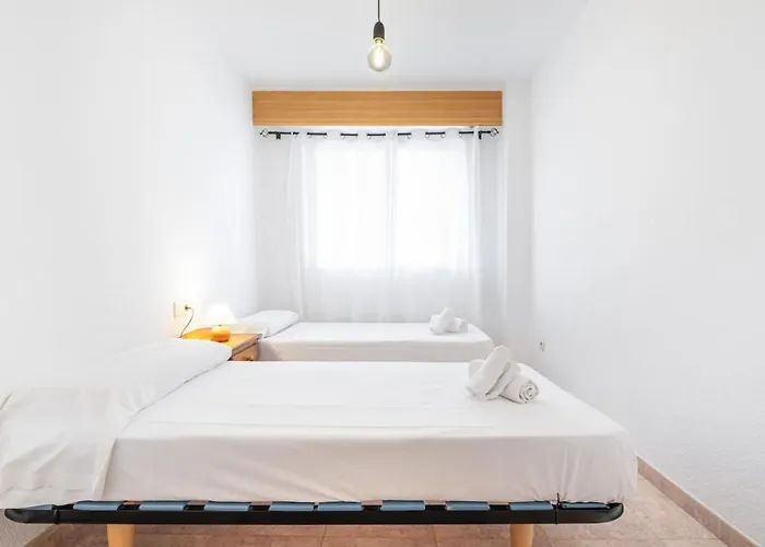 & Pool - Modern Flat Near The Port With Parking