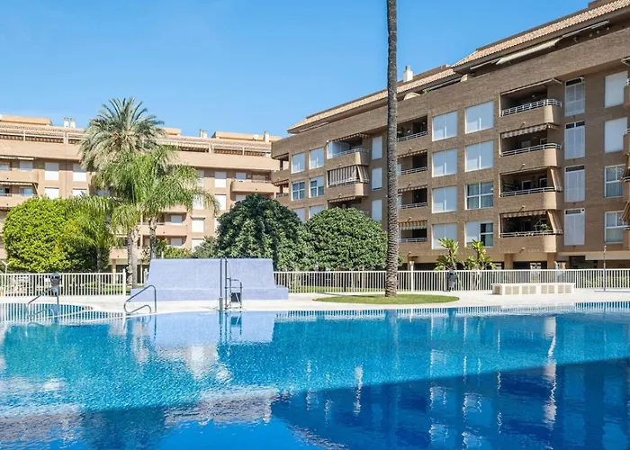 & Pool - Modern Flat Near The Port With Parking