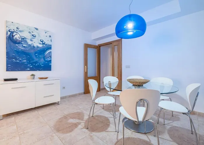 شقة & Pool - Modern Flat Near The Port With Parking *