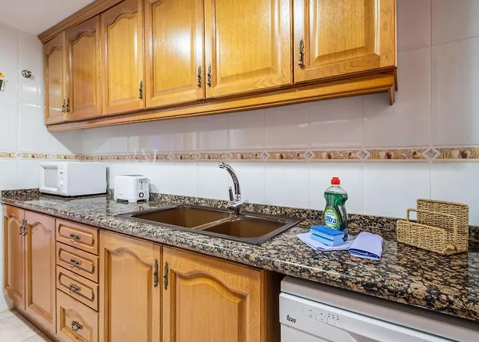 & Pool - Modern Flat Near The Port With Parking شقة